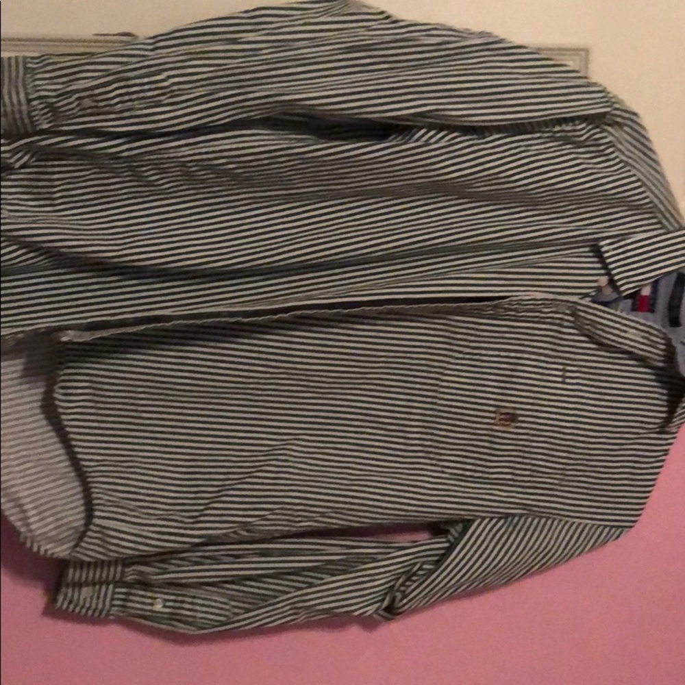 A tommy hilfigler shirt